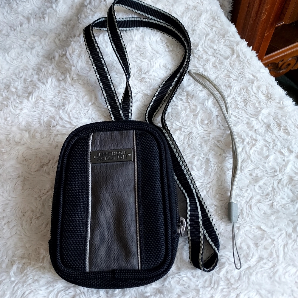 Kenneth Cole Reaction Black Small Carrying Camera Crossbody Beltloop case